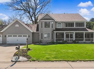 1307 Cross Creek Rd, Mahomet, IL 61853