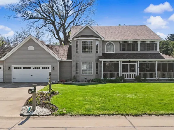1307 Cross Creek Rd, Mahomet, IL 61853