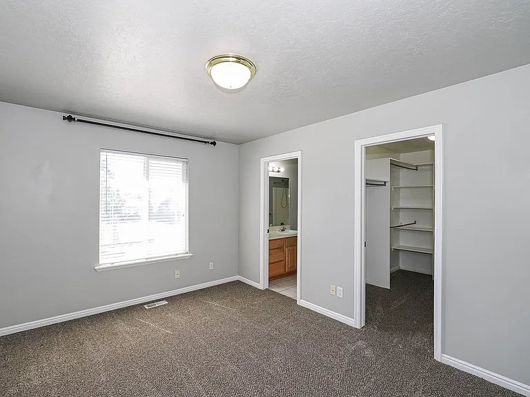 537 N 400 W — Photo 11