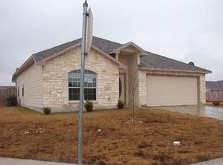 2001 Canvas Back Dr, Taylor, TX 76574