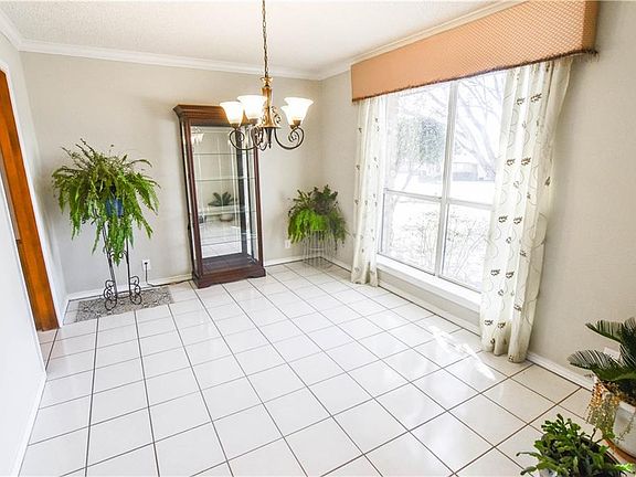 5th image of 202 Stone Canyon Dr