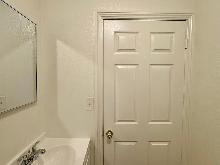10524 S Avalon Blvd — Photo 5