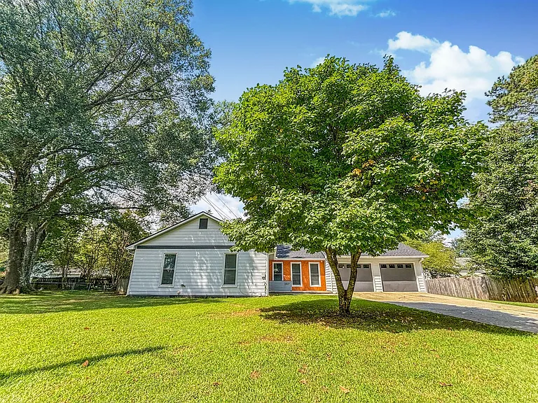 2407 Josh Ct SW — Photo 2
