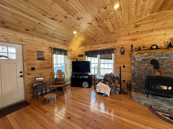 3rd image of 40 Durgin Farm Road