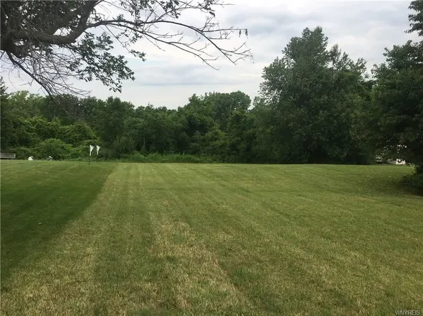 7685 Highland Dr, Gasport, NY 14067