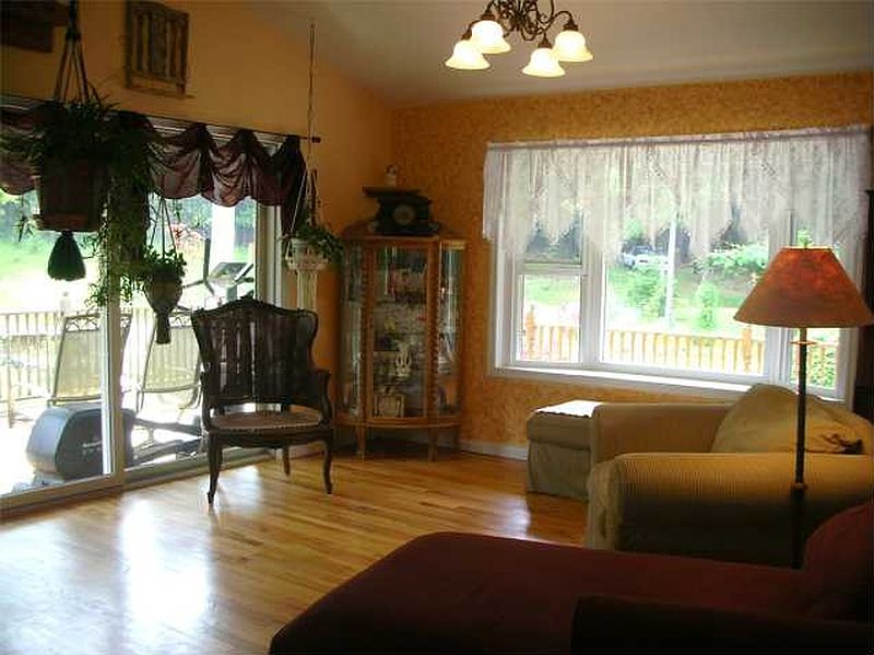 4th image of 165 IRISH HILL Road