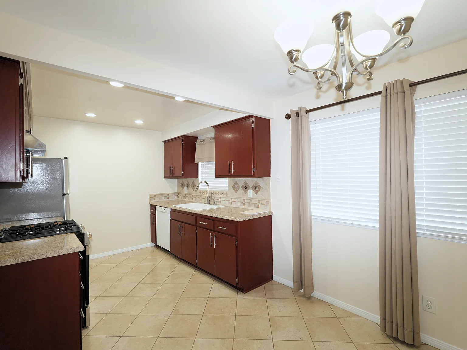10126 Western Ave — Photo 3