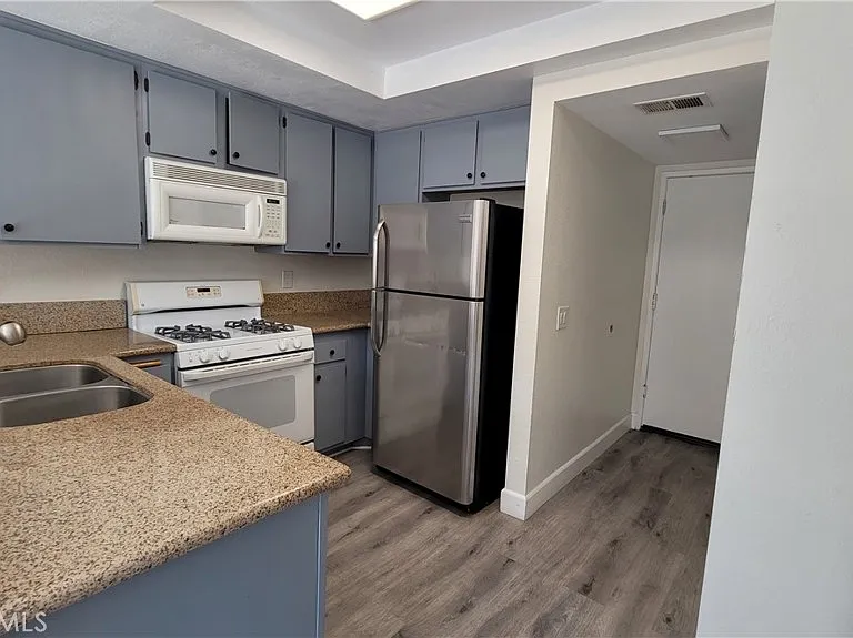 1112 S Cypress Ave #28 — Photo 11