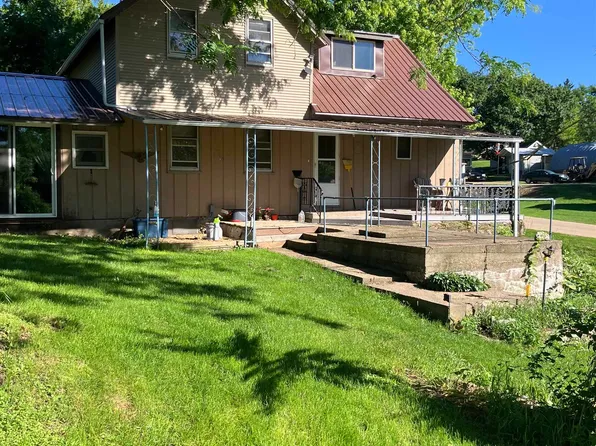 5283 Rockville Rd, Potosi, WI 53820