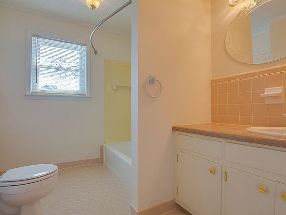 2nd image of 1049 Farmington Dr N