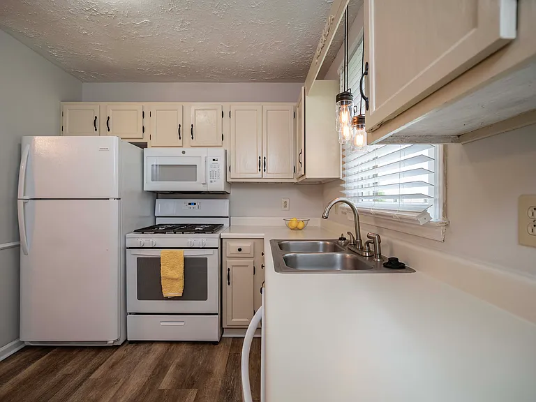 2594 Exeter Dr — Photo 15