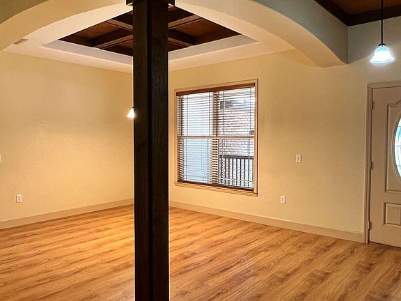 4th image of 536 NW Spring Hollow Blvd