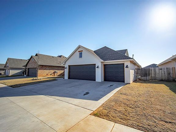 3rd image of 2812 Wild Rose Ln
