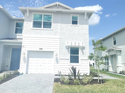 535 SE Rivergrass St #535 Photo 1