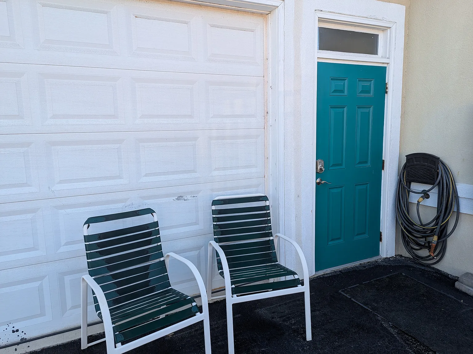 2 bed, 1.5 bath, 1300 sqft, $2,300 — Photo 2
