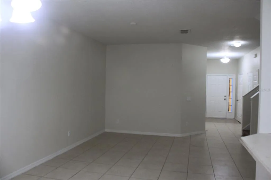 3 bed, 2.5 bath, 1384 sqft, $2,000 — Photo 4