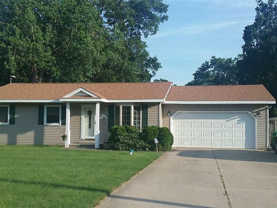 1st image of 228 E Willow Dr