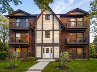 1134 Chalet Dr APT 3S, Darien, IL 60561