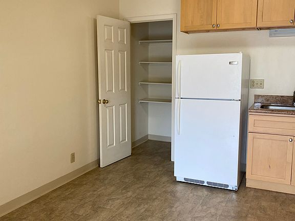 2nd image of 1952 McAllister St #B