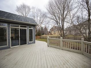 2400 River Woods Dr, Naperville, IL 60565