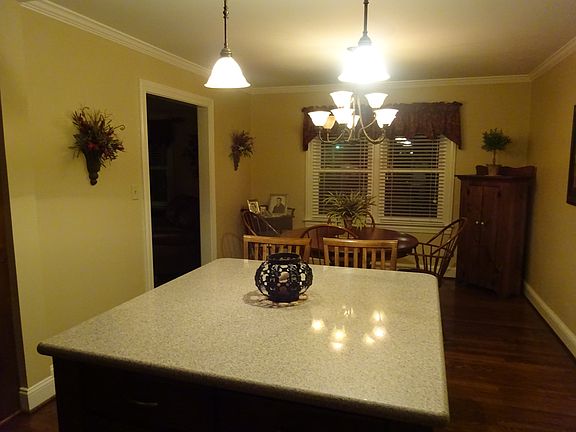2nd image of 9 Broadmoor Dr