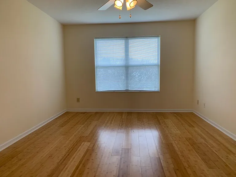4612 Court Yard Dr — Photo 9