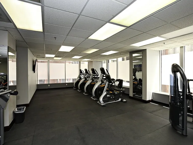 Gallery 720 — Photo 17