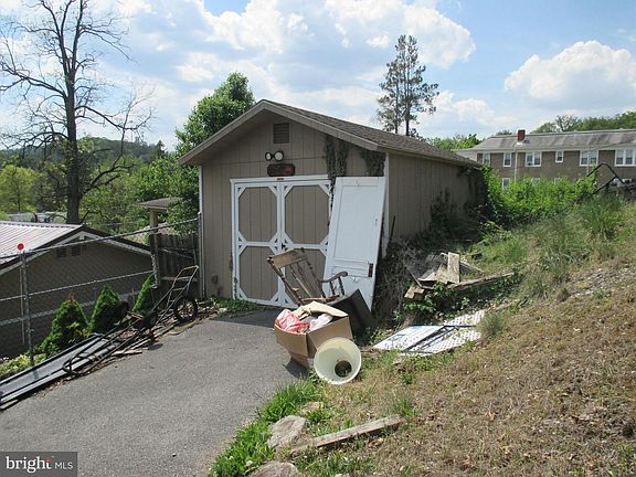 3rd image of 881 Braddock Rd
