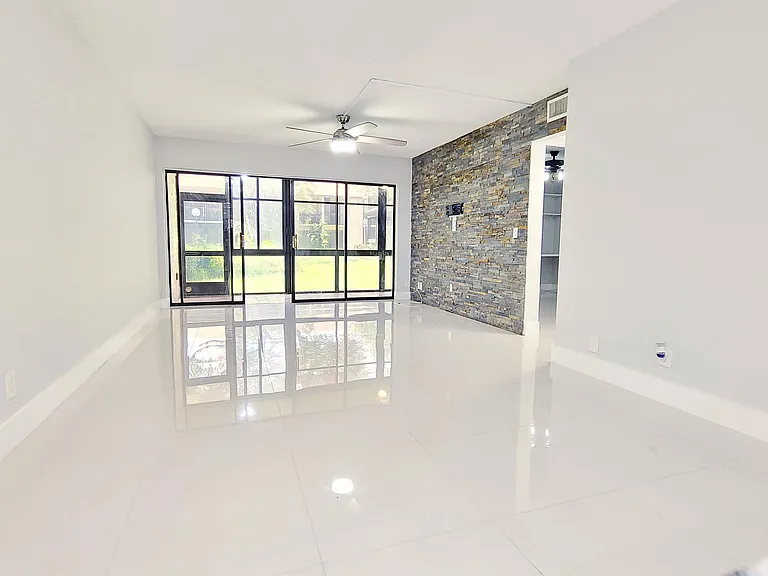 1929 SW 15th St #1-41 — Photo 7