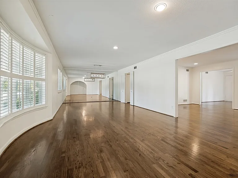 6207 Berwyn Ln — Photo 2
