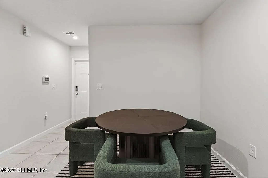 3 bed, 2.5 bath, 1404 sqft, $1,900 — Photo 4