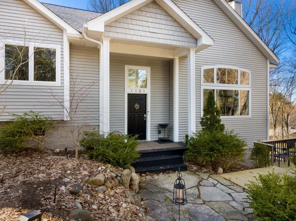 1101 Quaker Valley Dr, Traverse City, MI 49686