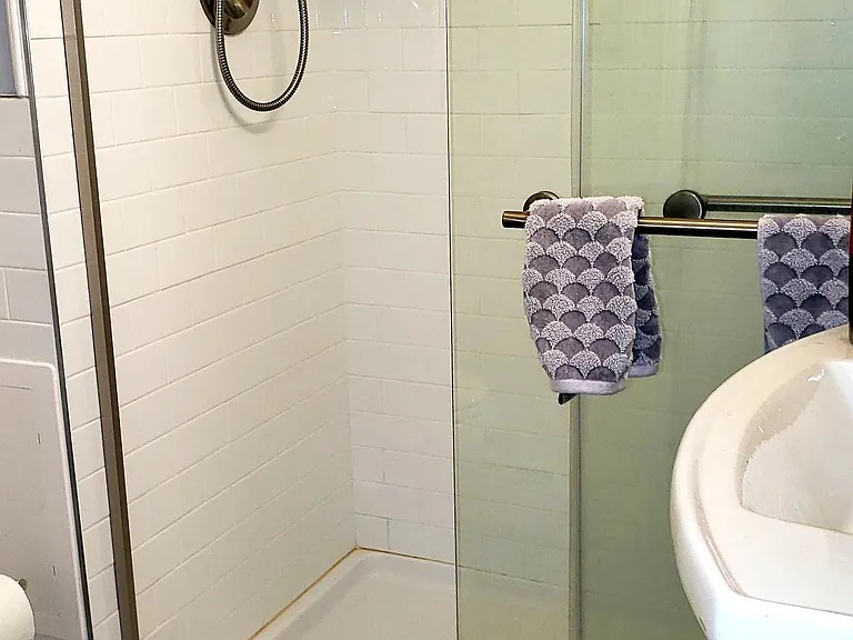 149 Derby St #E — Photo 6