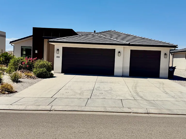 3111 E Photinia Dr — Photo 2