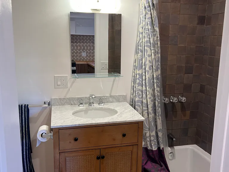 6146 Glen Holly St #1/2 — Photo 19