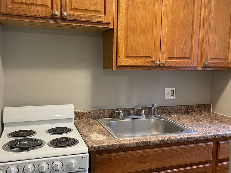 1101 Broadway Ave — Photo 17