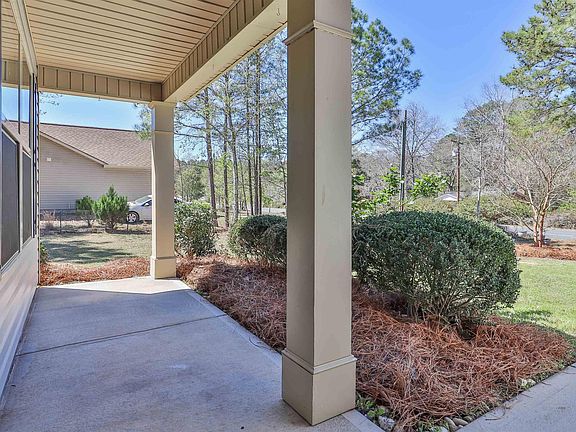 3rd image of 527 Calhoun Rd