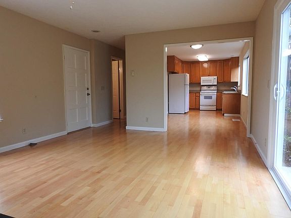 5th image of 470 Cypress Ave