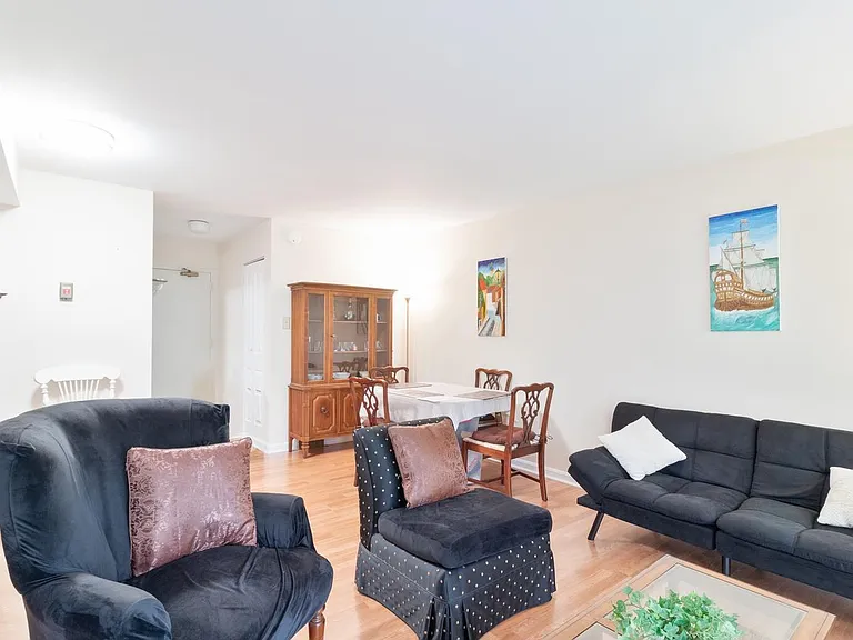 21 Canterbury Sq #102 — Photo 7