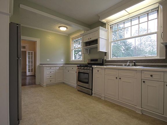 5th image of 721 Moss St