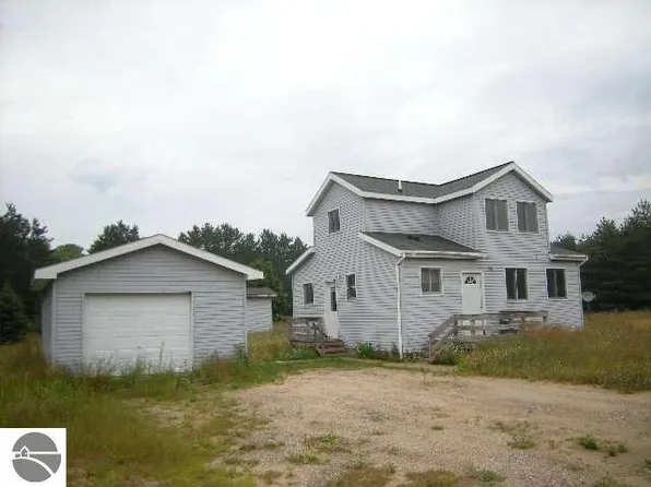 14038 Brook St, Beulah, MI 49617