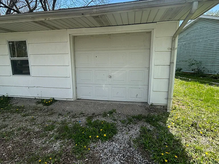 13 W Adams Dr — Photo 3