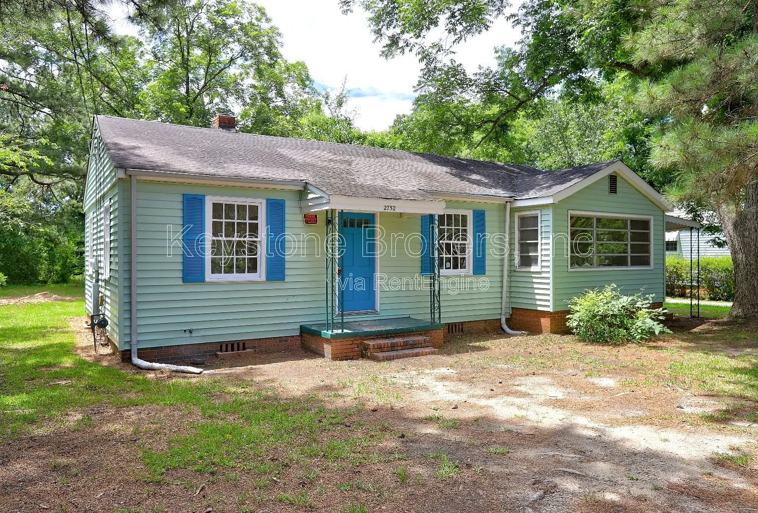 3 bed, 1.0 bath, 1220 sqft, $999 — Photo 1