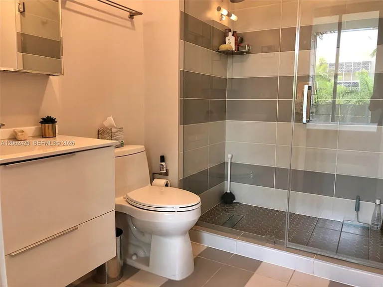 1700 Meridian Ave #303 — Photo 9