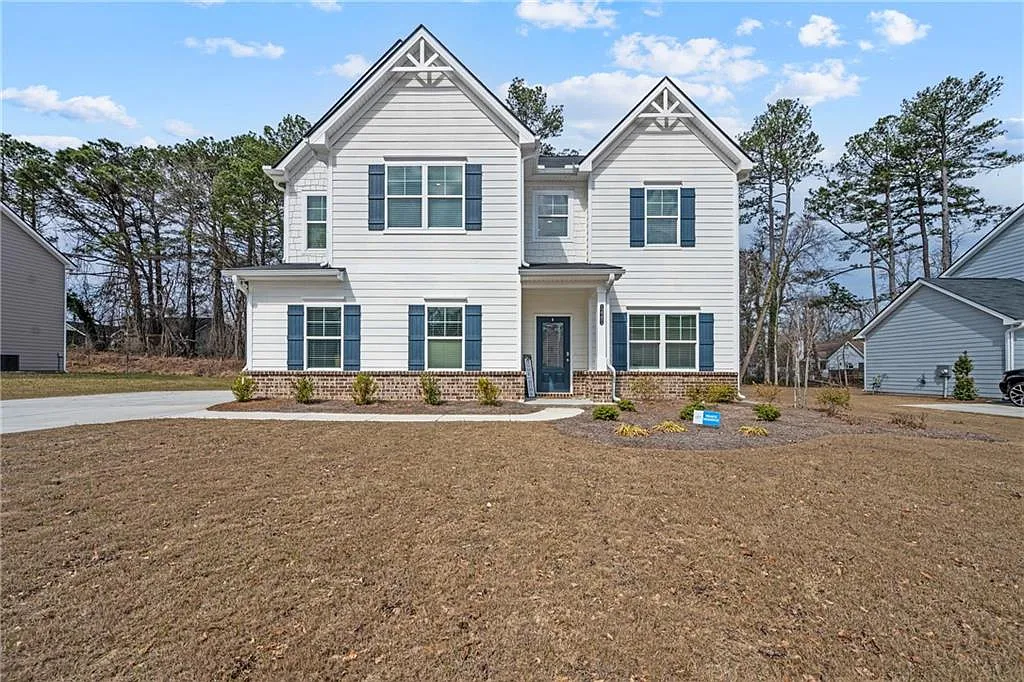 4 bed, 2.5 bath, 2662 sqft, $2,800 — Photo 2
