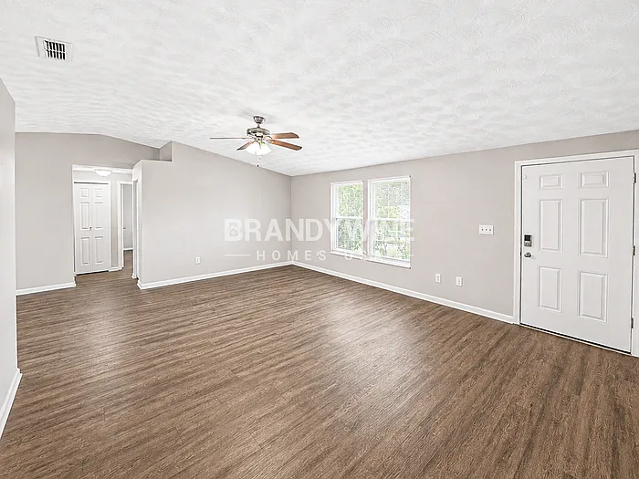 4 bed, 2.0 bath, 1920 sqft, $2,525 — Photo 4