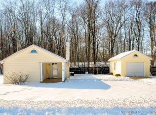 9120 E Blue River Road, Pekin, IN 47165