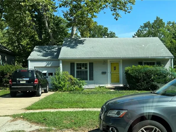 5208 W 72nd St, Prairie Village, KS 66208