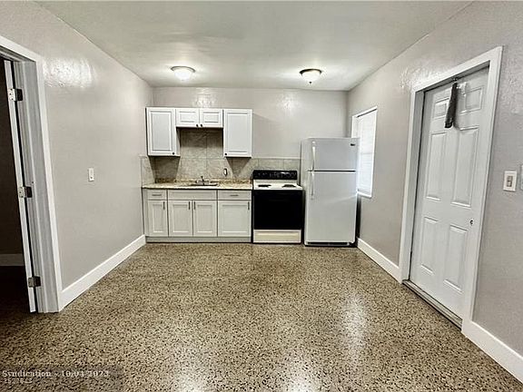 5th image of 1060 SW 28th St