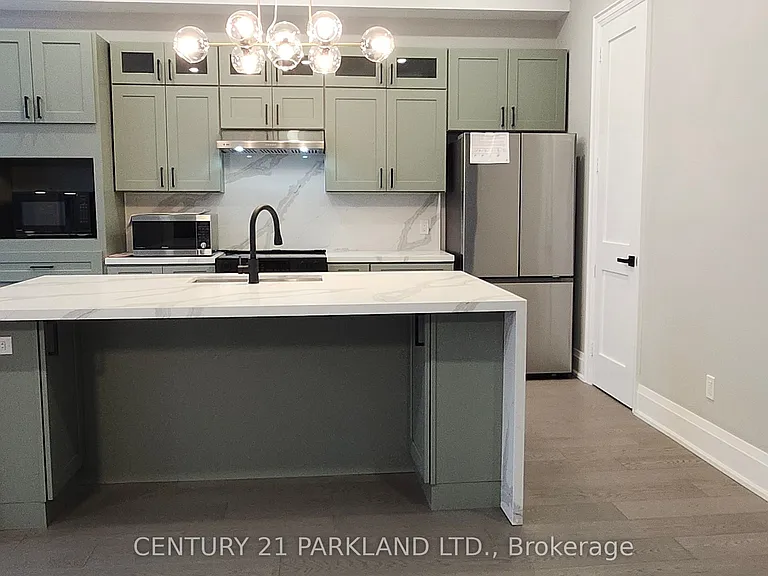 15 Stanley Ave — Photo 7